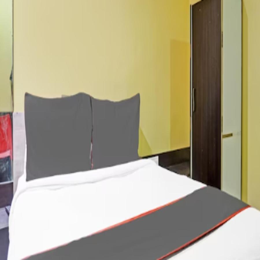 Carnival Hotel Poona Buitenkant foto